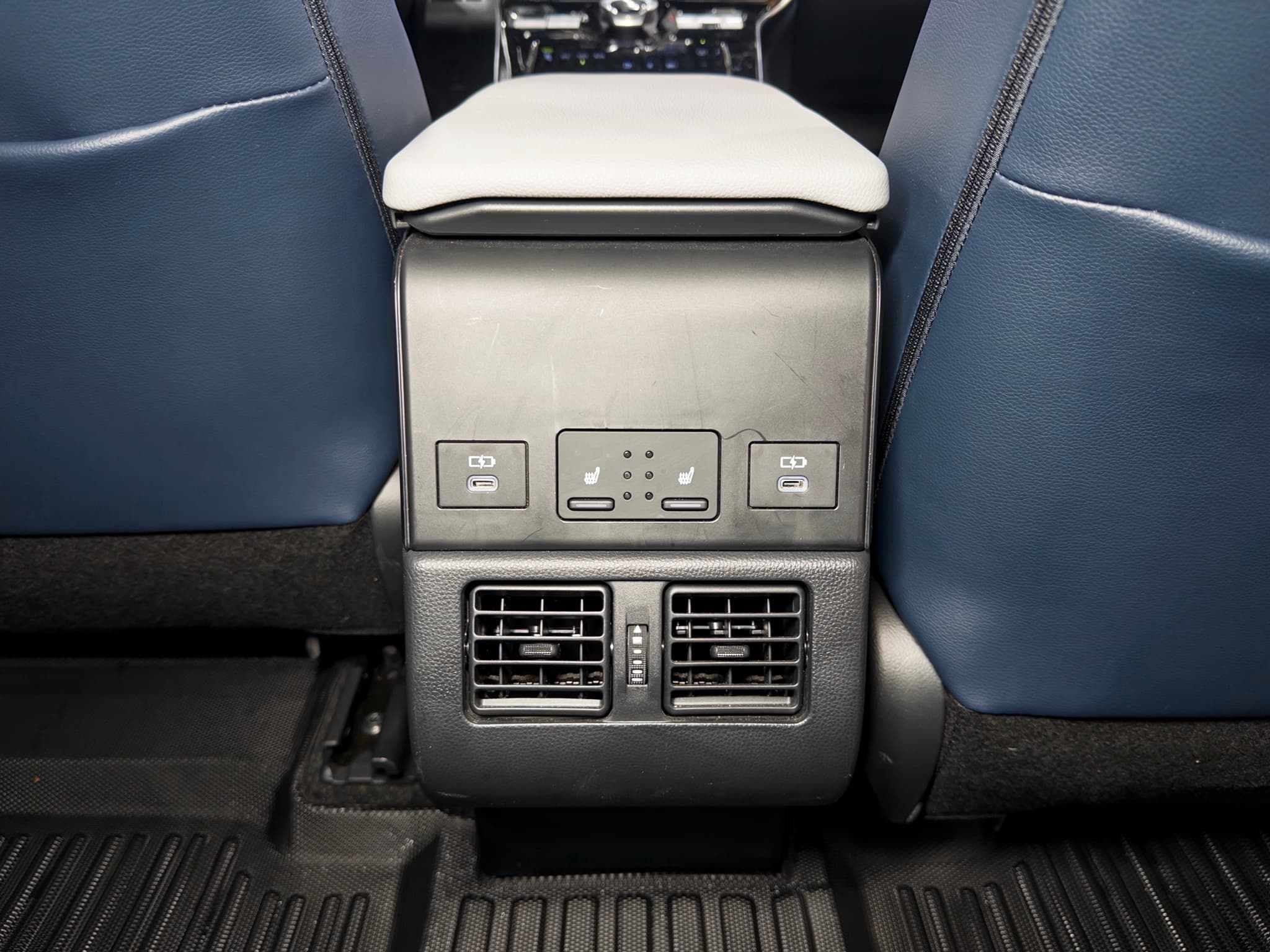 2023 Subaru Solterra view 18