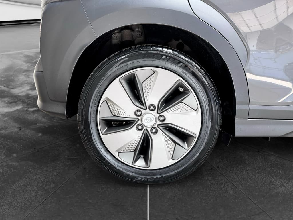 2019 Hyundai Kona EV view 35