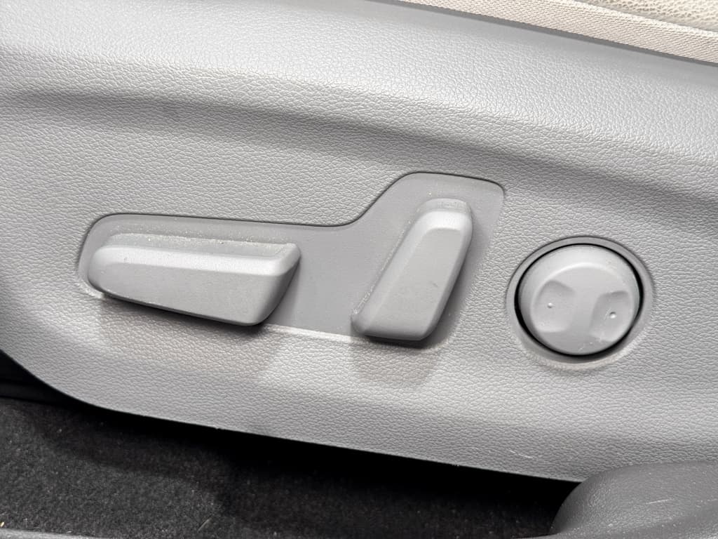 2019 Hyundai Kona EV view 6