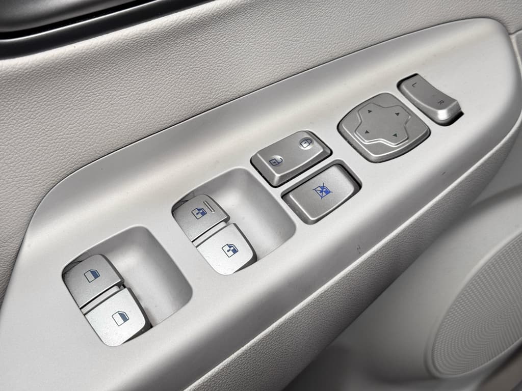 2019 Hyundai Kona EV view 7