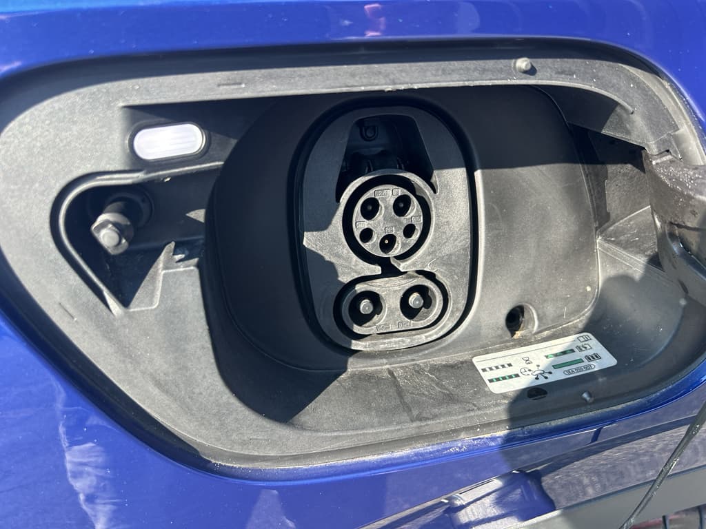 2021 Volkswagen ID.4 view 5