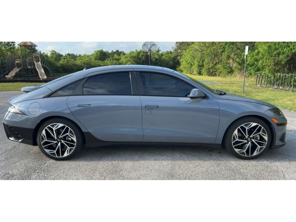 2023 Hyundai IONIQ 6 view 3