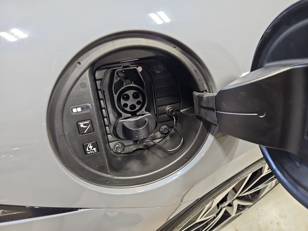 2023 Hyundai IONIQ 6 view 5