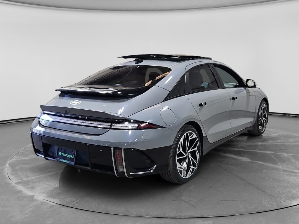 2023 Hyundai IONIQ 6 view 3
