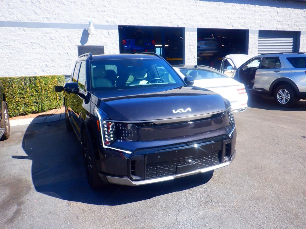 2024 Kia EV9 view 3