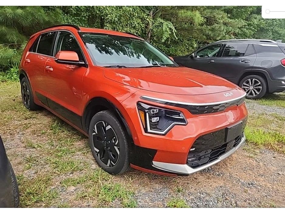 2023 Kia Niro EV view 4