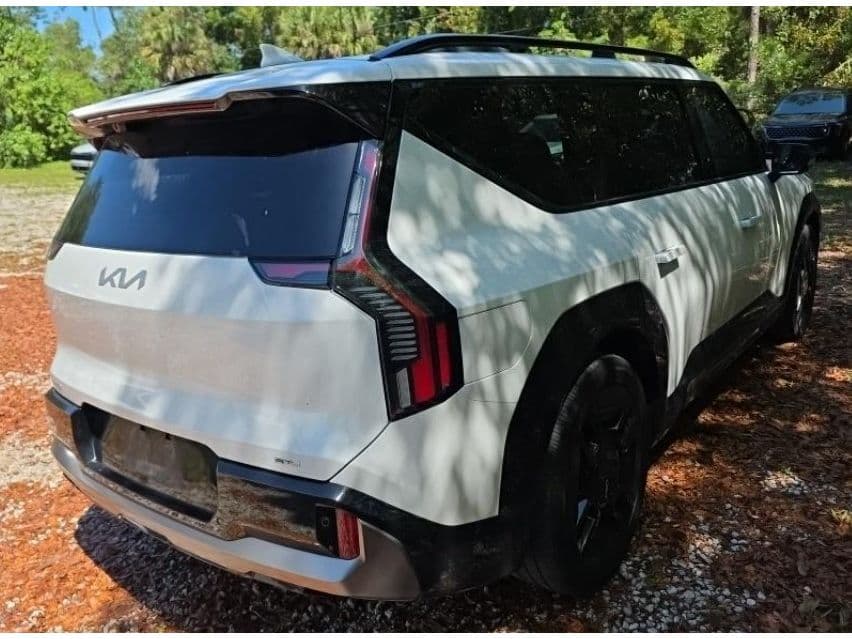 2024 Kia EV9 view 3