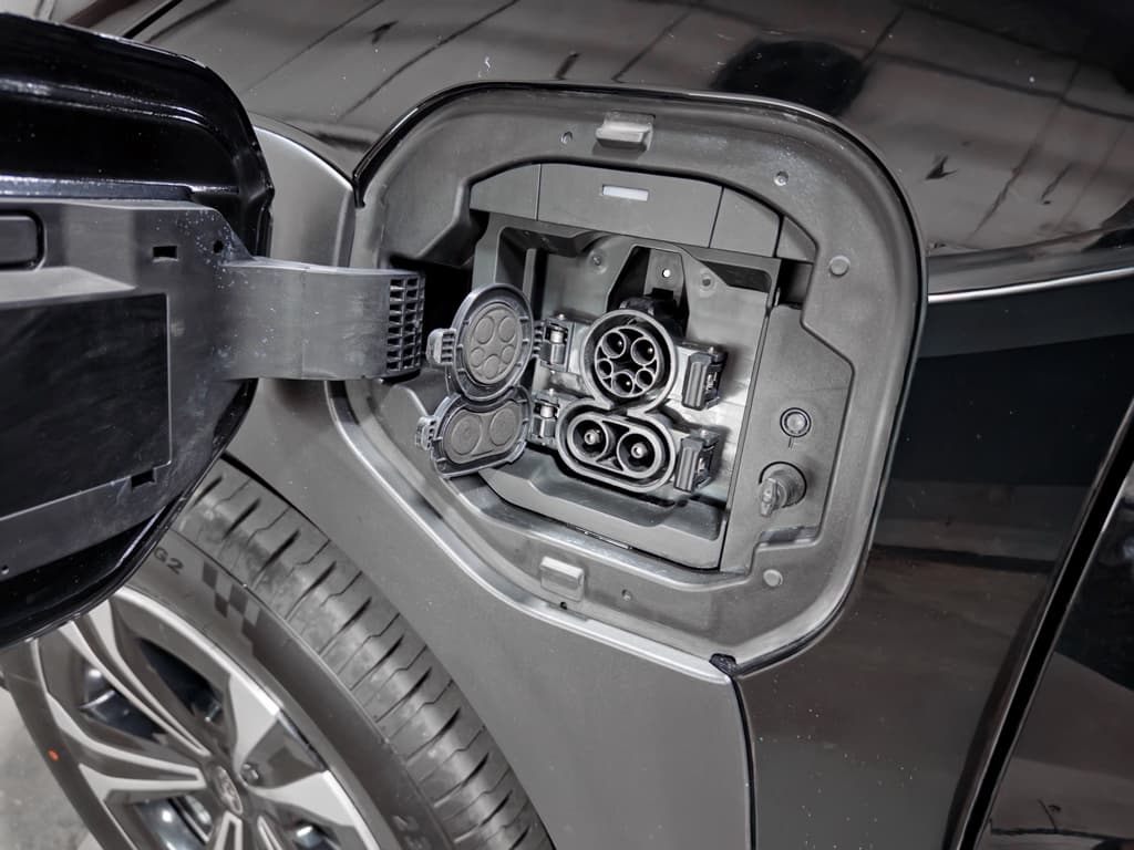 2023 Subaru Solterra view 5