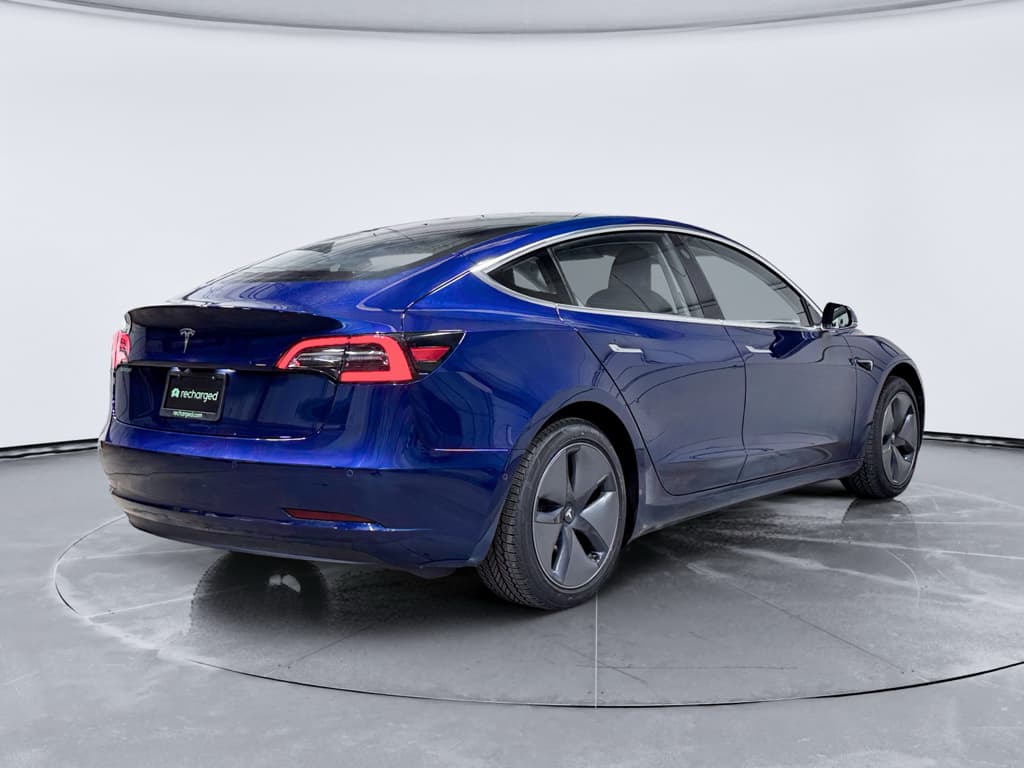 2018 Tesla Model 3 view 3