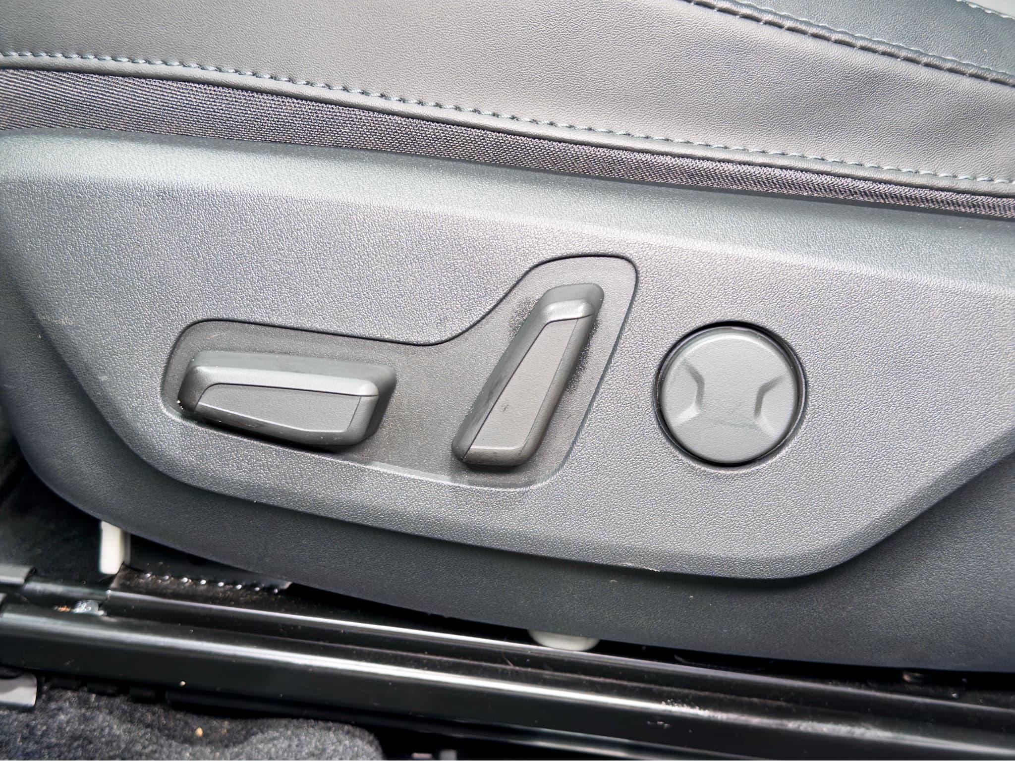2023 Kia Niro EV view 6