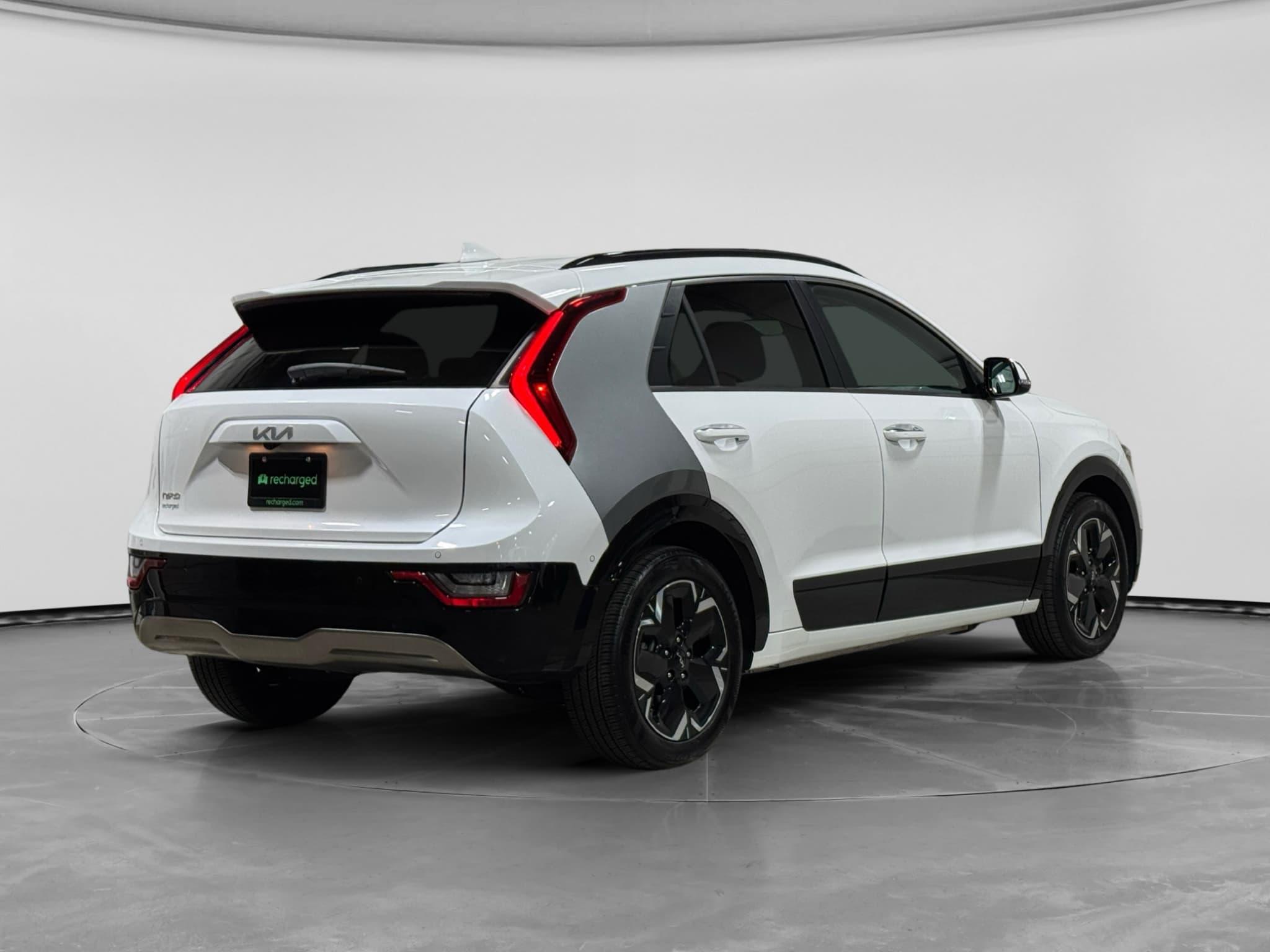 2023 Kia Niro EV view 3