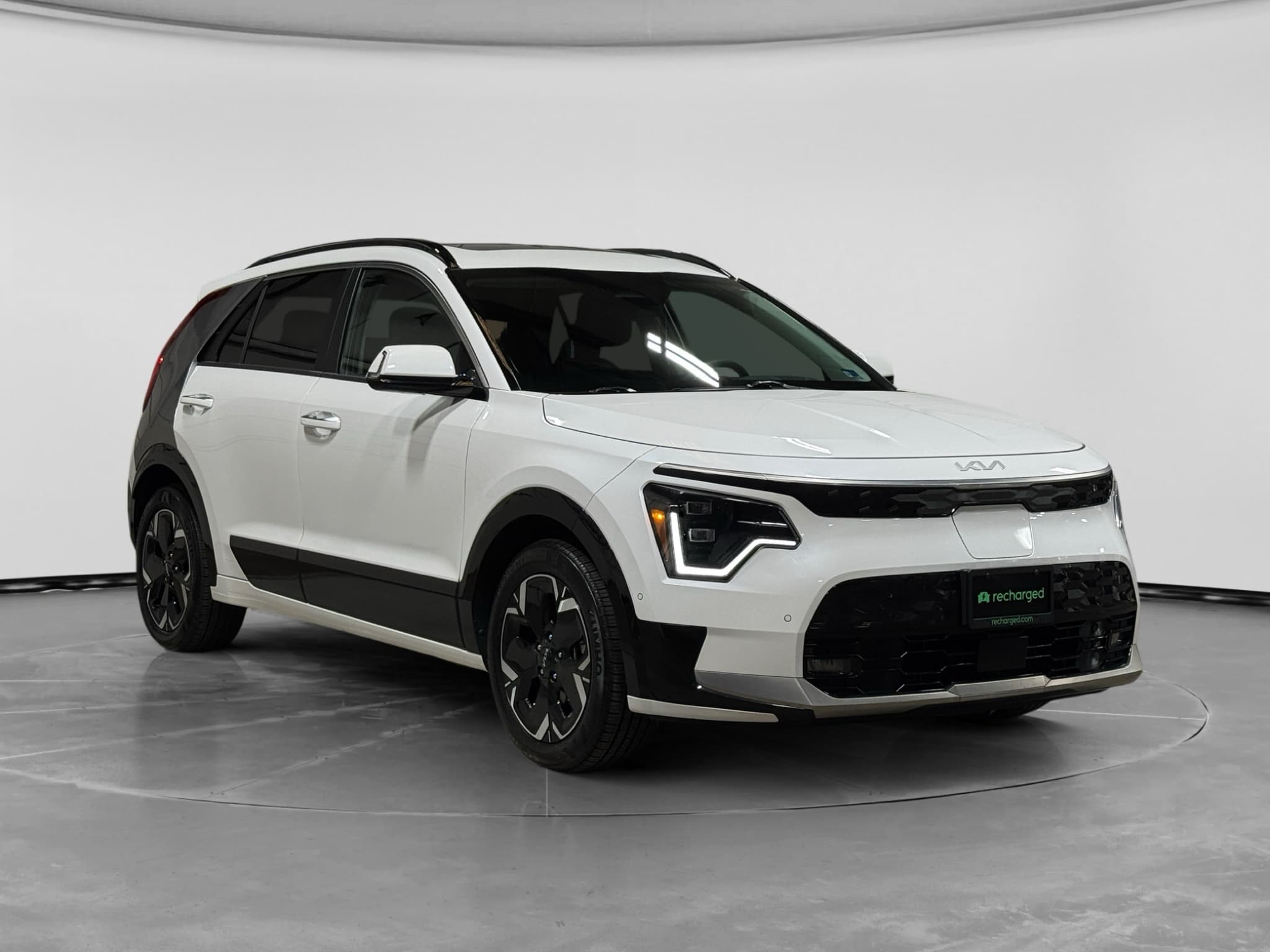2023 Kia Niro EV view 4