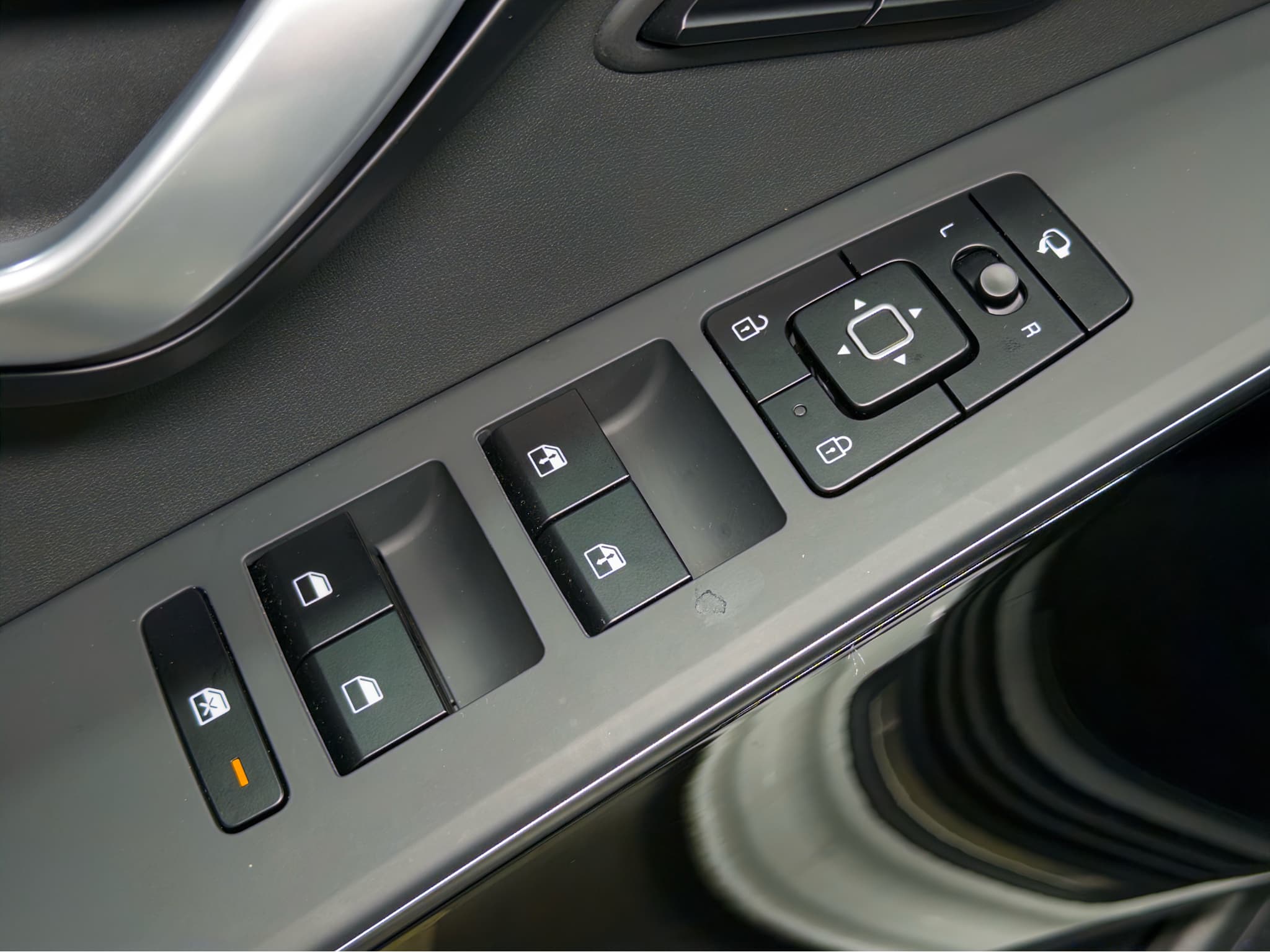 2023 Kia Niro EV view 7