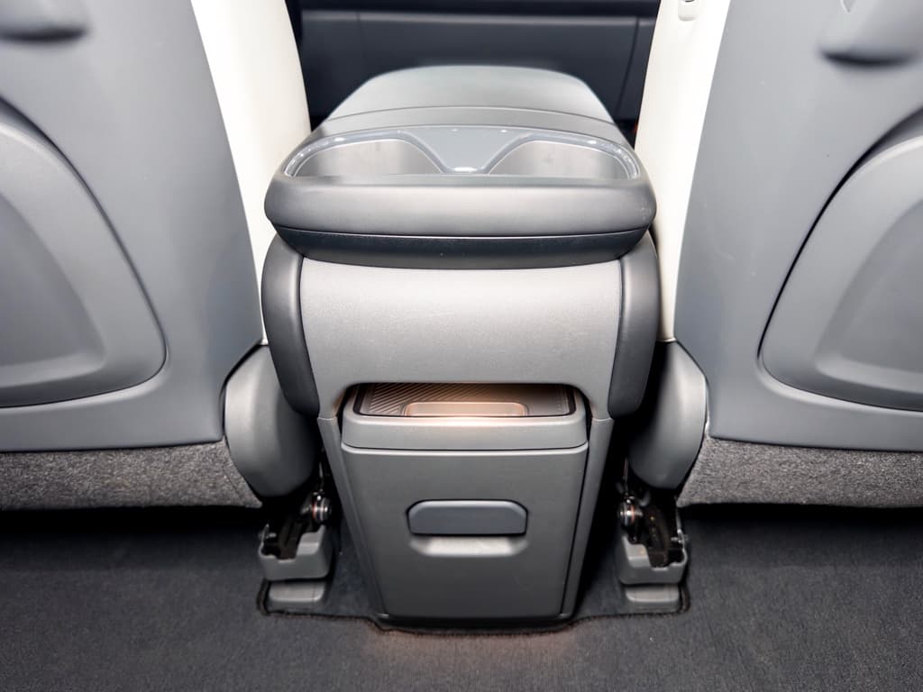 2024 Kia EV9 view 21