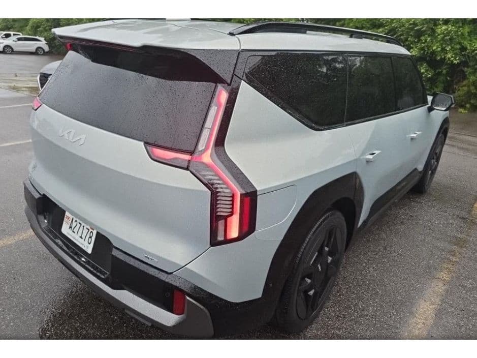 2024 Kia EV9 view 3