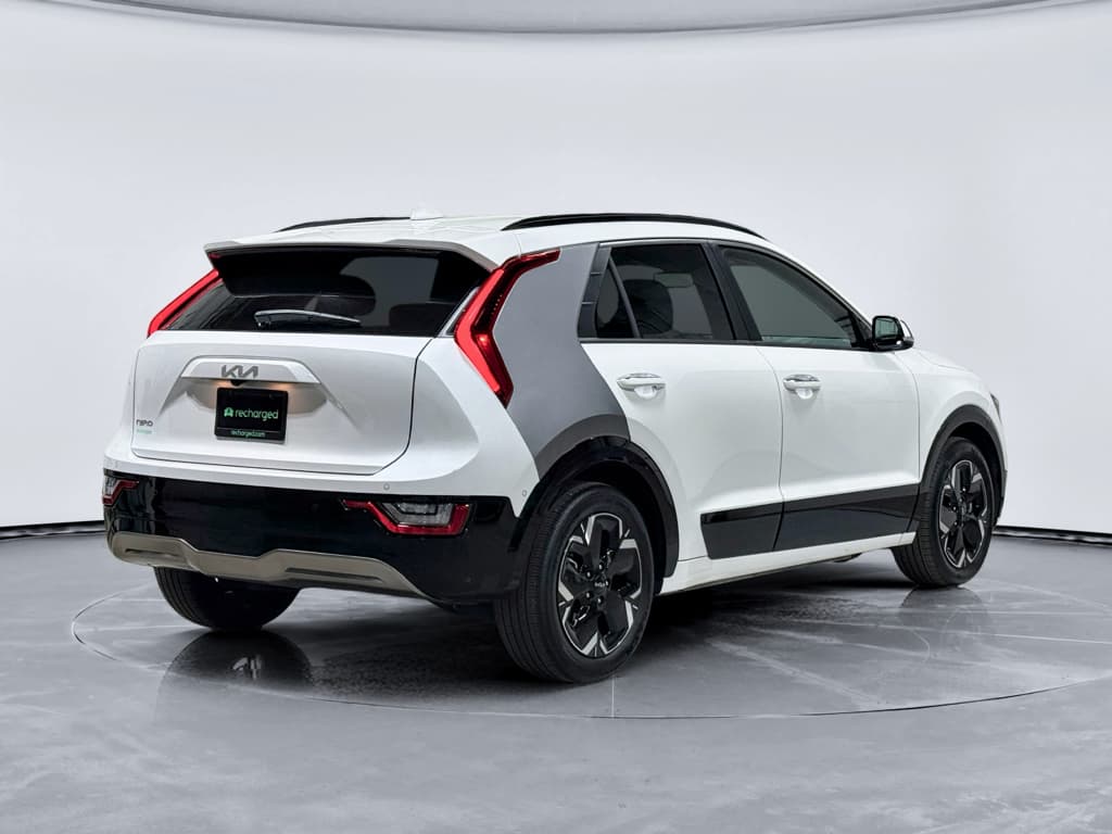 2023 Kia Niro EV view 3