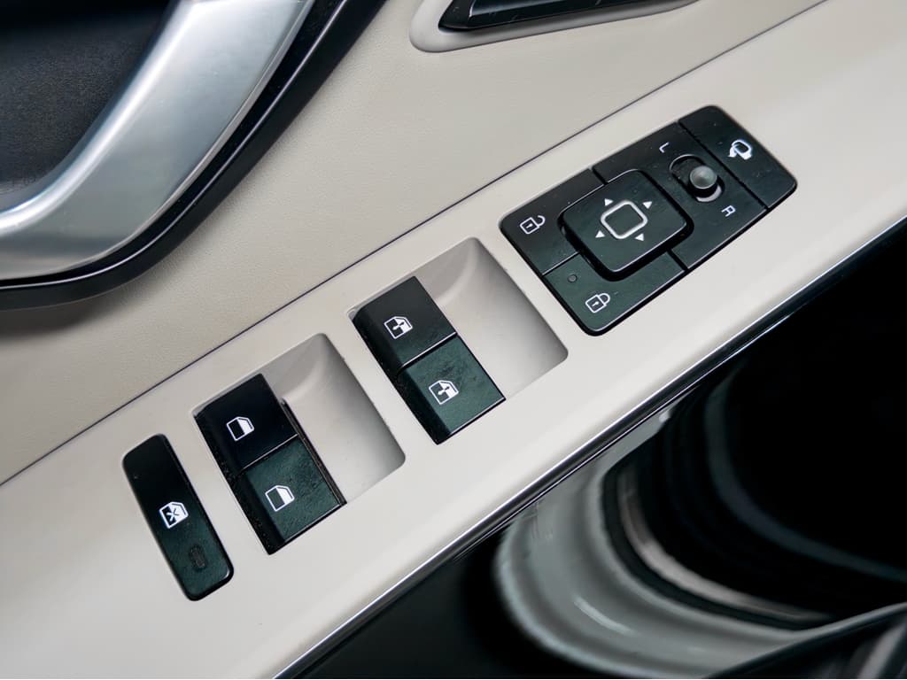 2023 Kia Niro EV view 7