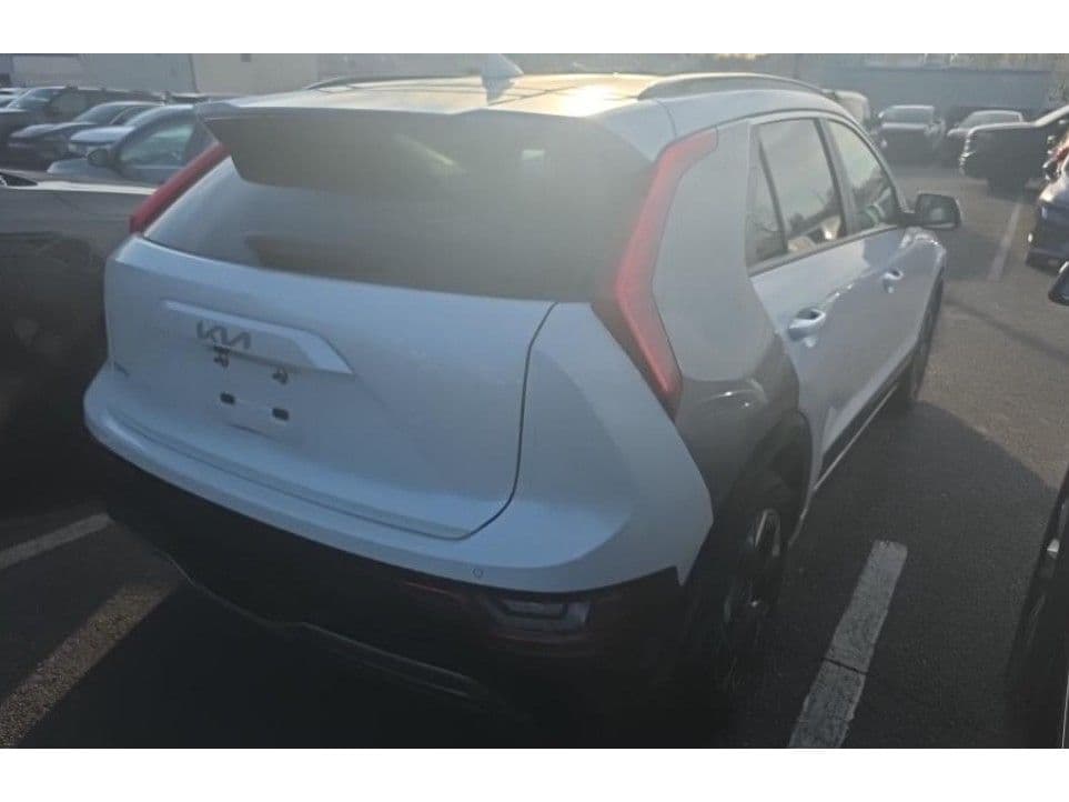 2023 Kia Niro EV view 3
