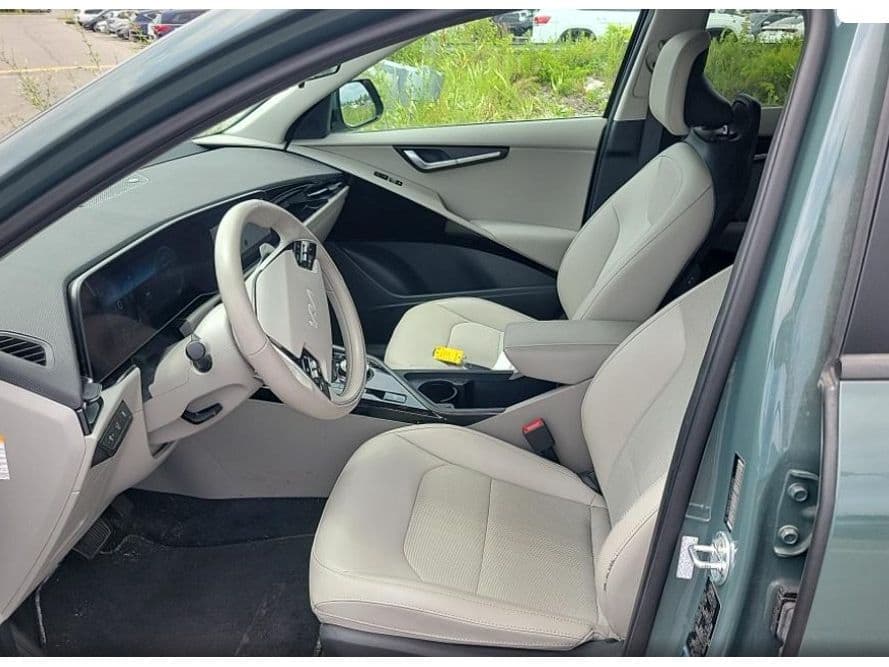 2023 Kia Niro EV view 7