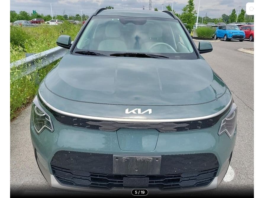 2023 Kia Niro EV view 3