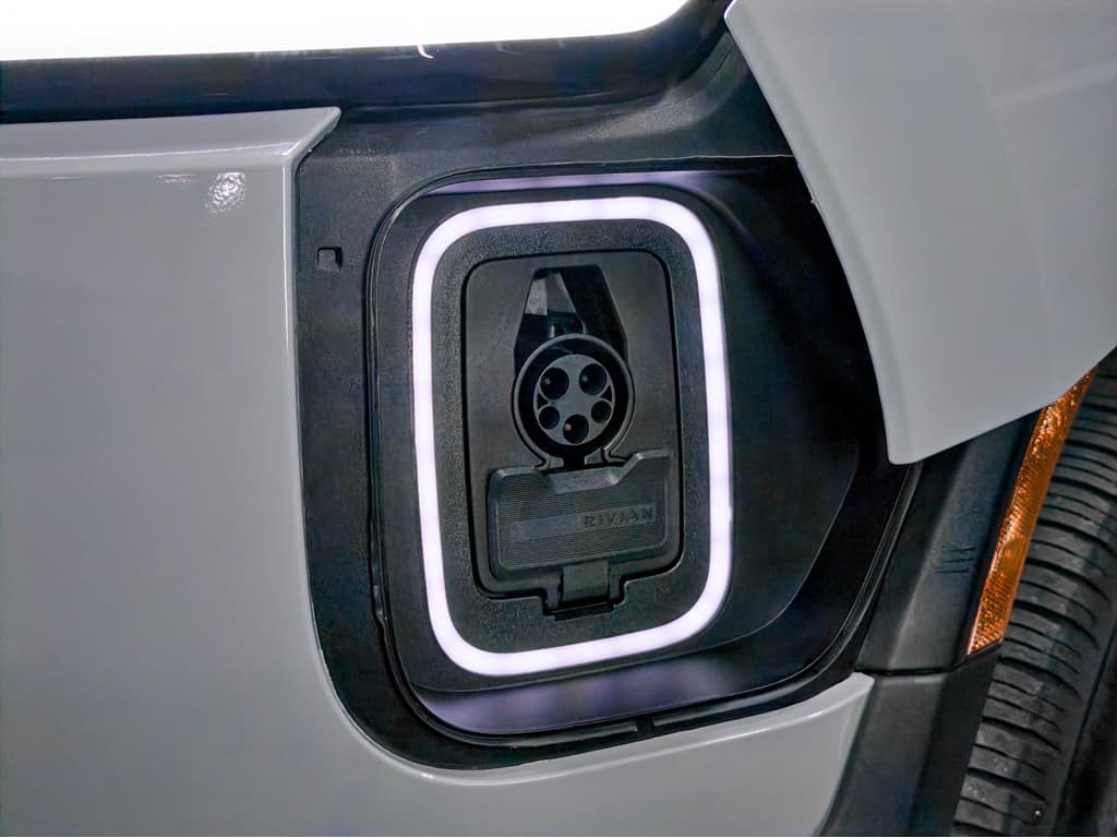 2023 Rivian R1S view 5