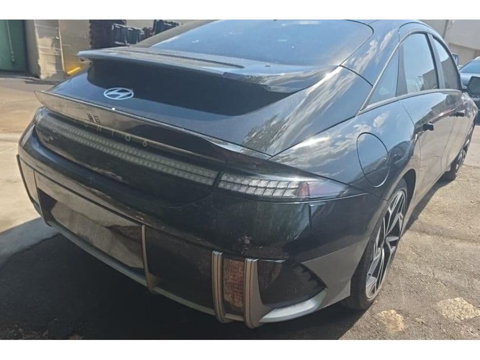 2023 Hyundai IONIQ 6 view 3