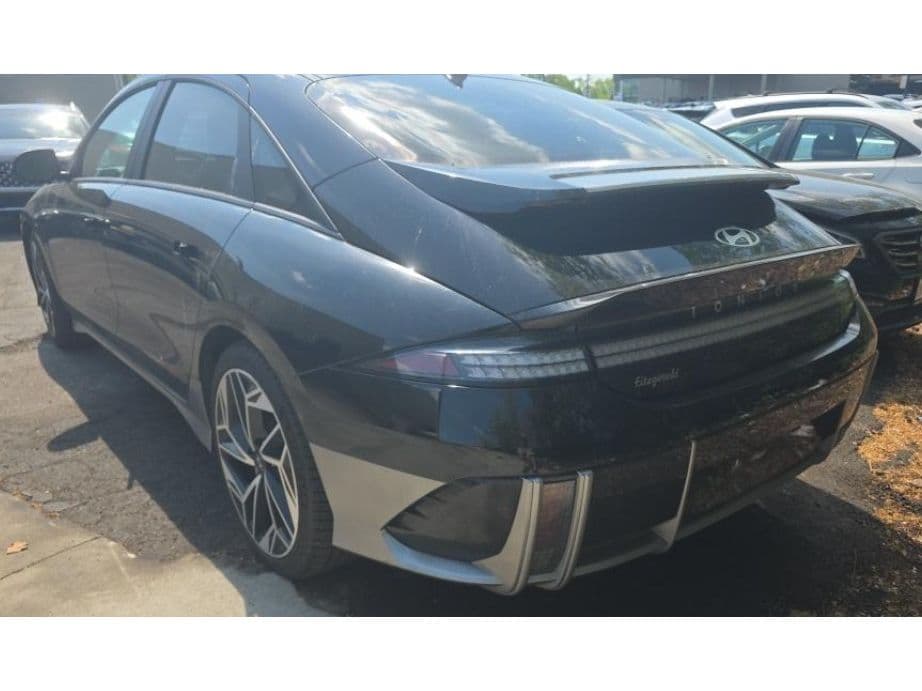 2023 Hyundai IONIQ 6 view 4