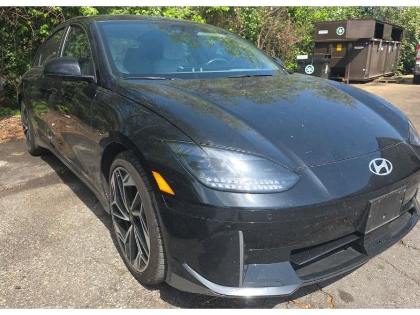 2023 Hyundai IONIQ 6 view 2