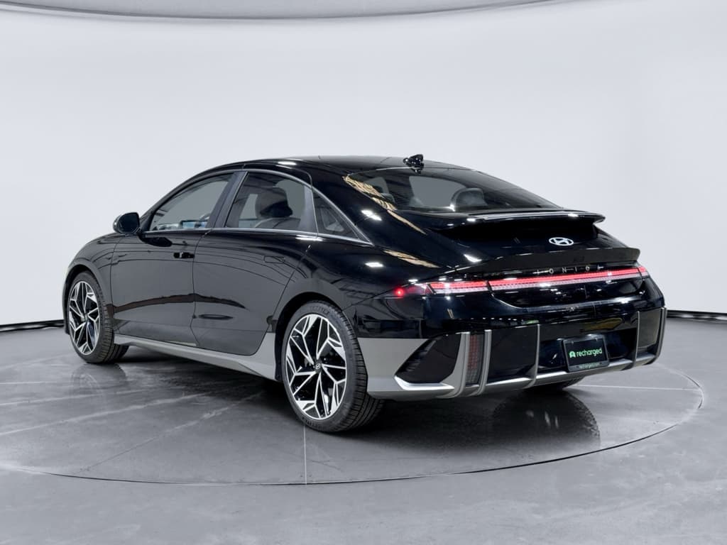 2023 Hyundai IONIQ 6 view 2