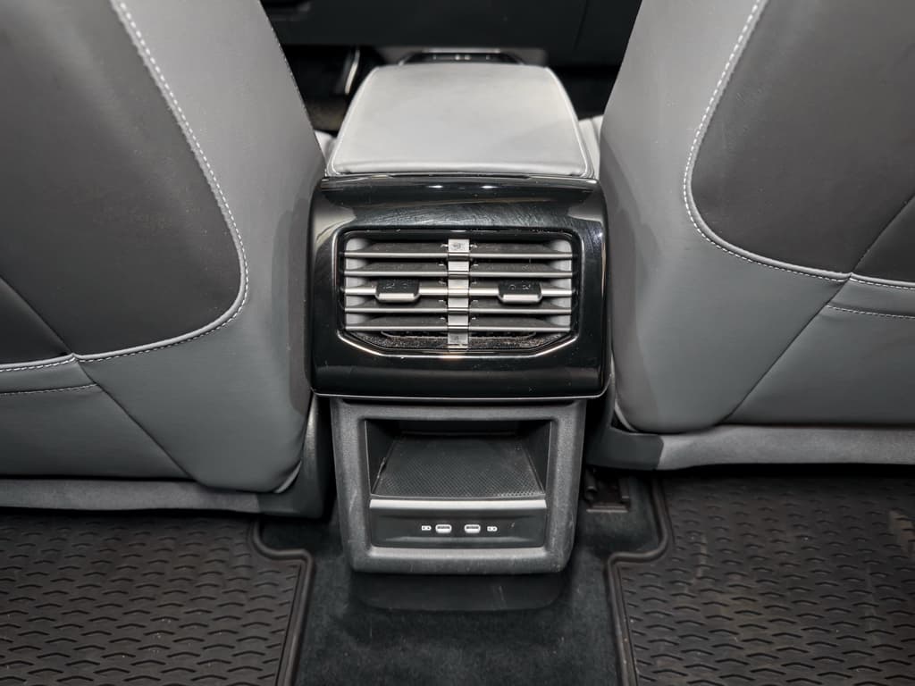 2024 Volkswagen ID.4 view 19