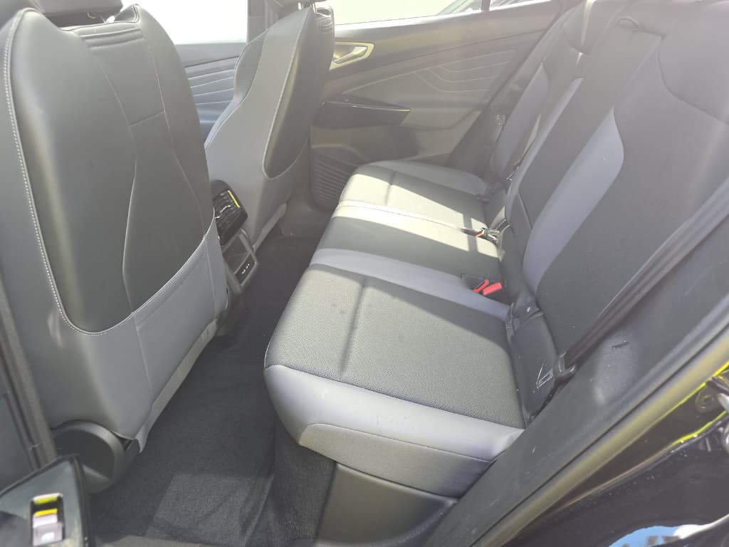 2024 Volkswagen ID.4 view 6