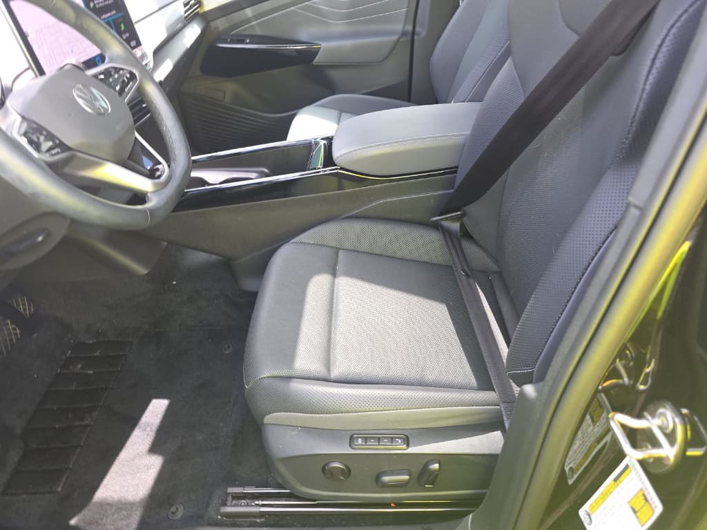 2024 Volkswagen ID.4 view 5