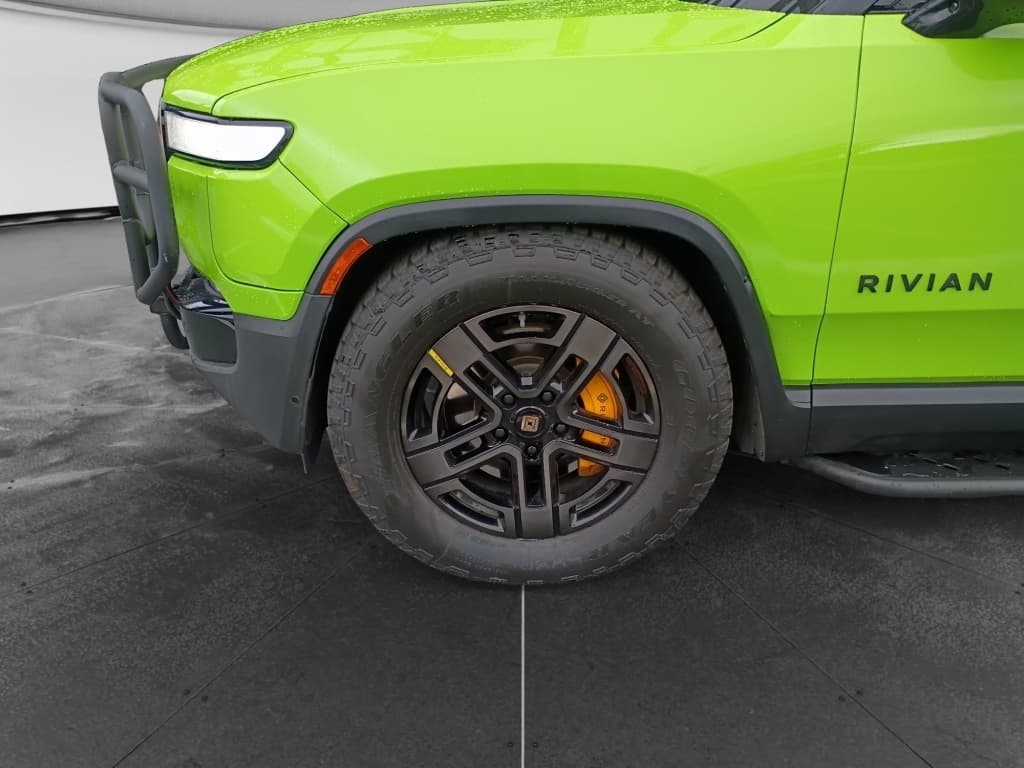 2023 Rivian R1T view 7