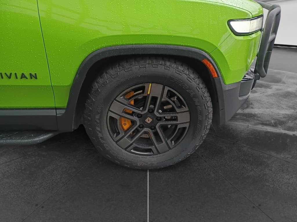 2023 Rivian R1T view 10
