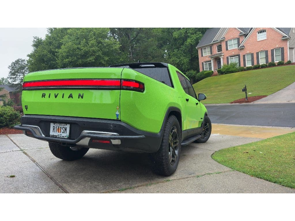 2023 Rivian R1T view 3