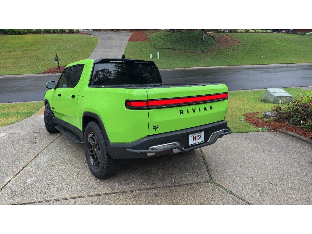 2023 Rivian R1T view 4