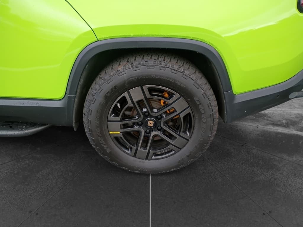 2023 Rivian R1T view 8