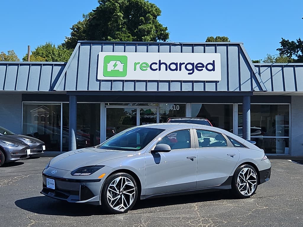 2023 Hyundai IONIQ 6 view 1