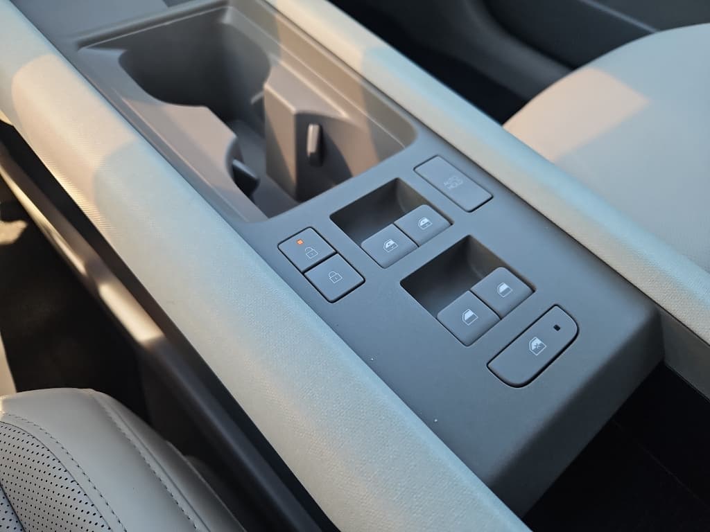 2023 Hyundai IONIQ 6 view 24