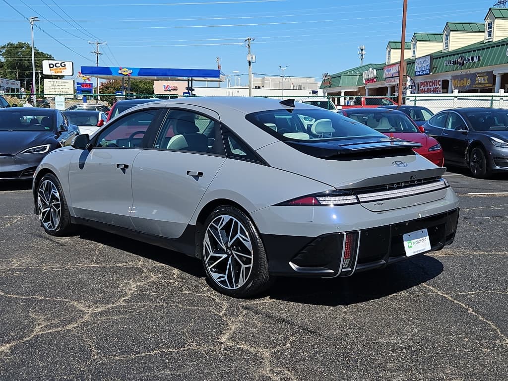 2023 Hyundai IONIQ 6 view 2