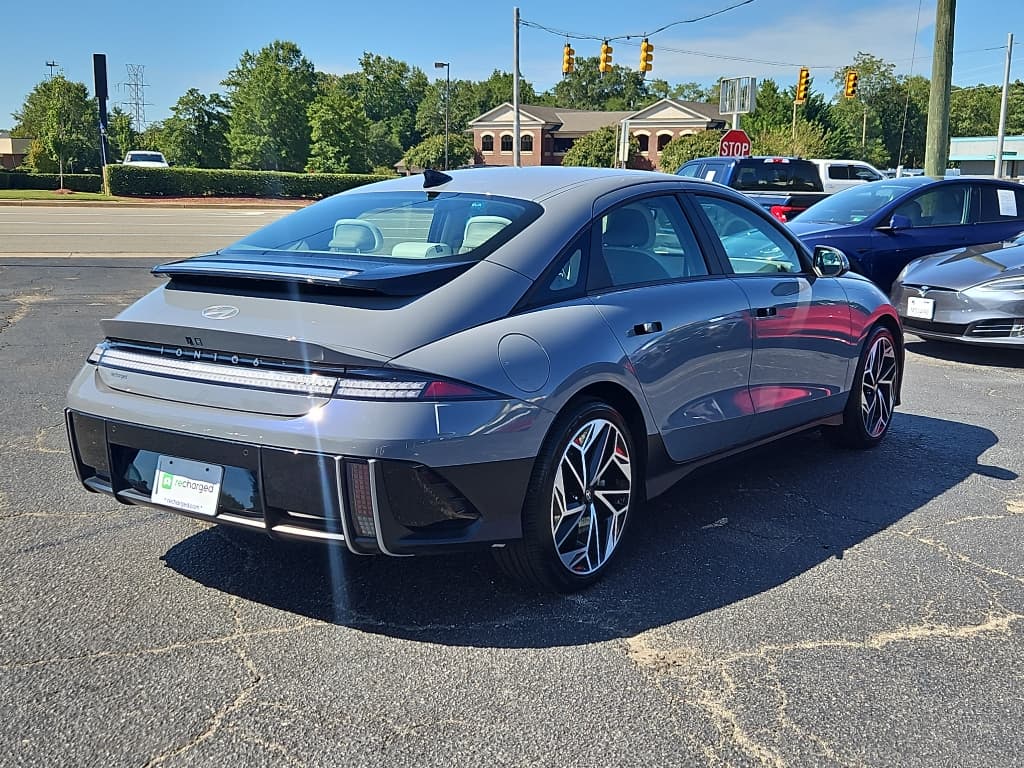 2023 Hyundai IONIQ 6 view 3
