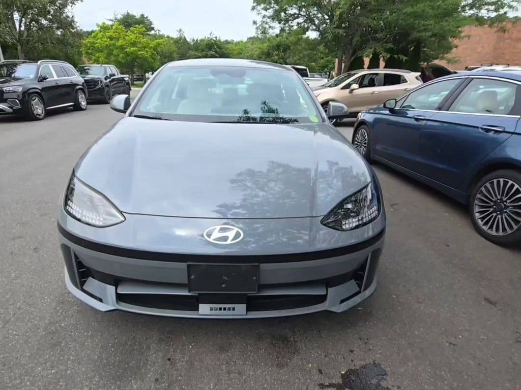 2023 Hyundai IONIQ 6 view 1
