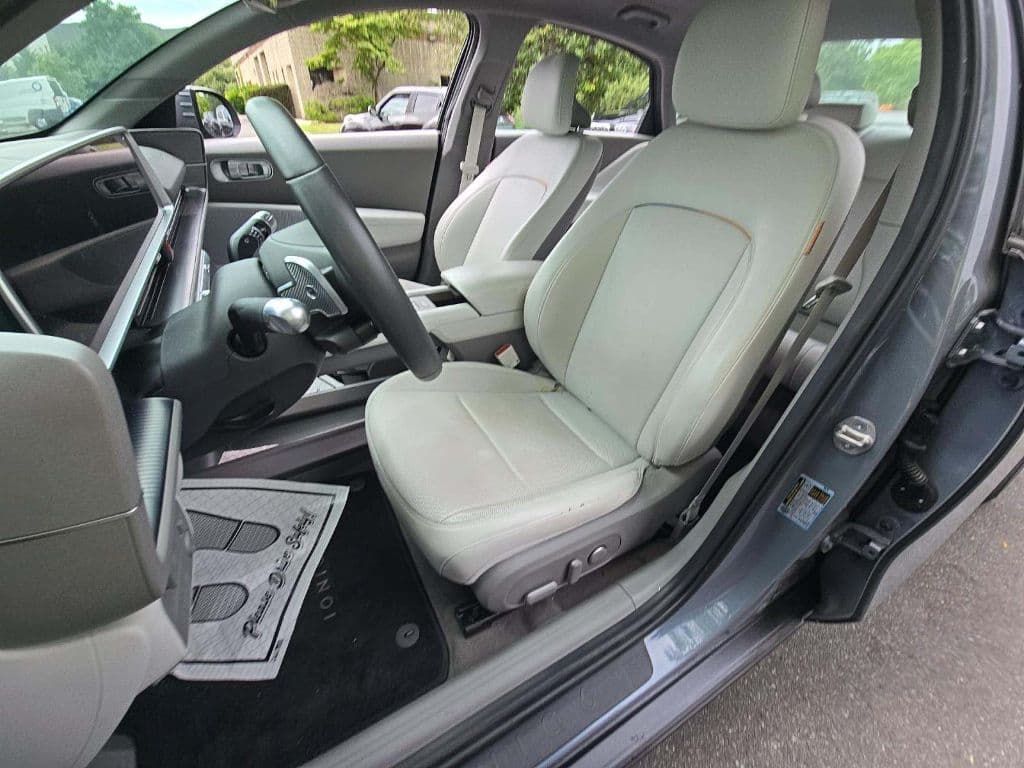 2023 Hyundai IONIQ 6 view 3