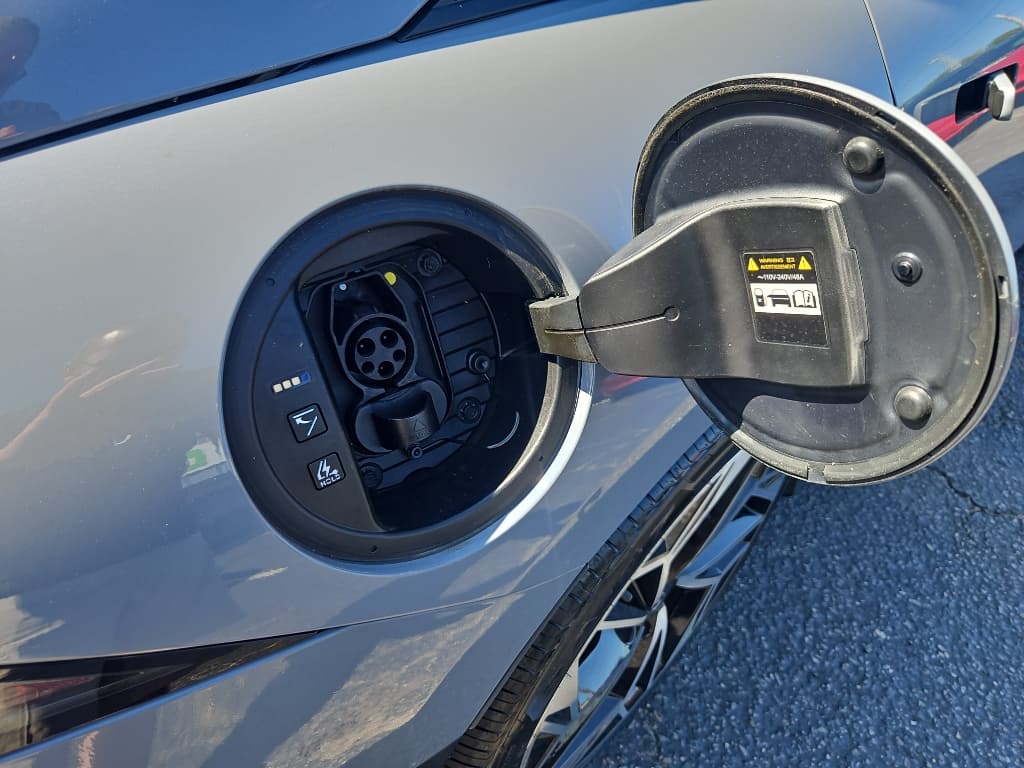 2023 Hyundai IONIQ 6 view 5
