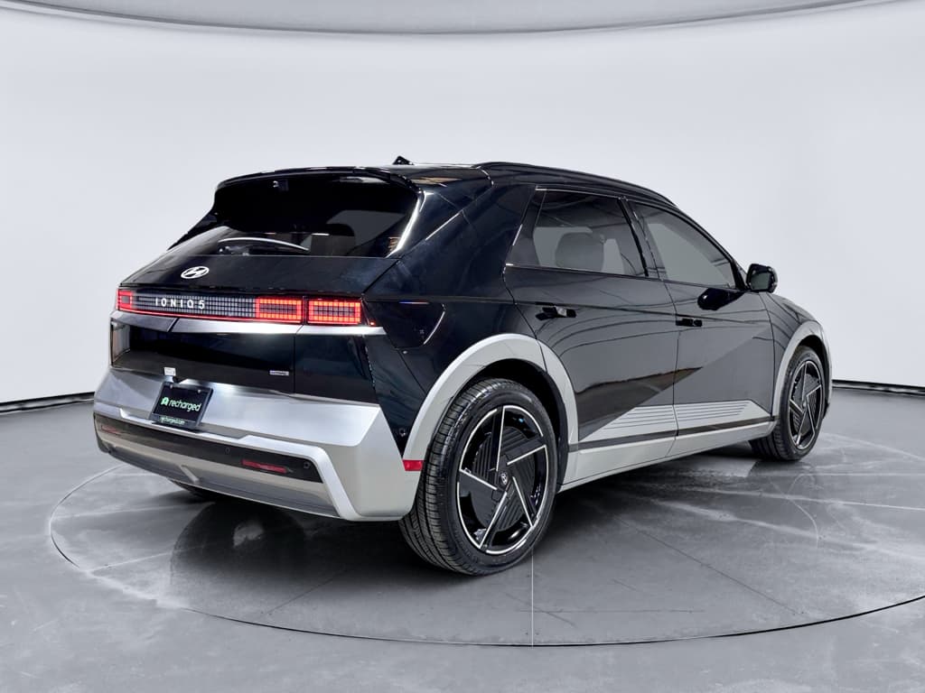 2025 Hyundai IONIQ 5 view 3