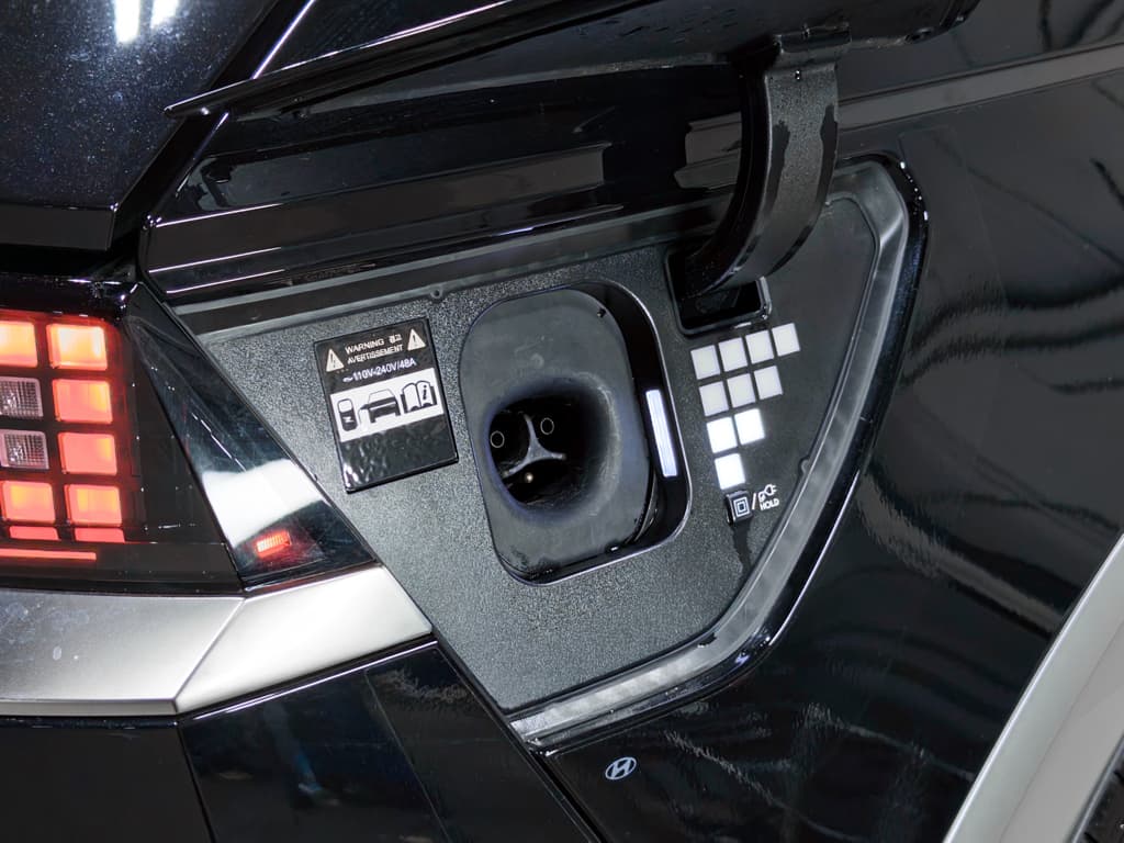 2025 Hyundai IONIQ 5 view 5