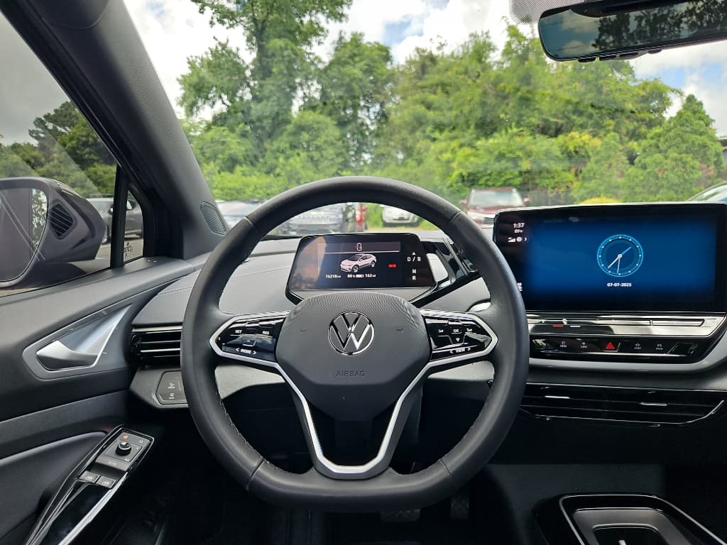 2023 Volkswagen ID.4 view 7