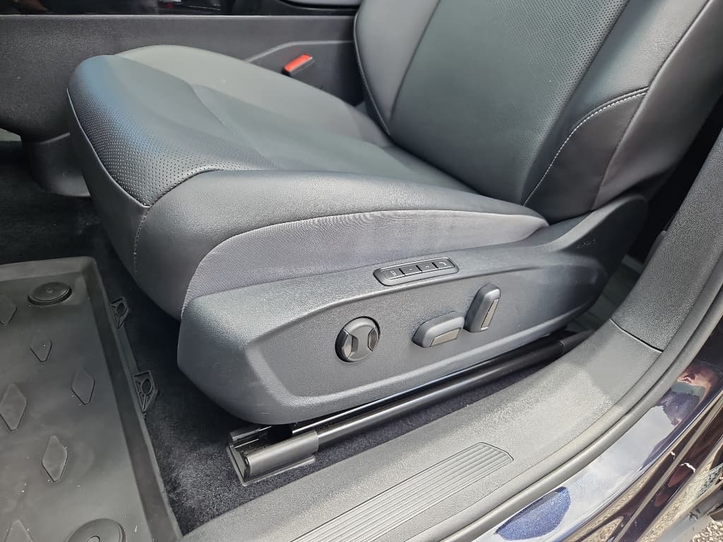 2023 Volkswagen ID.4 view 6
