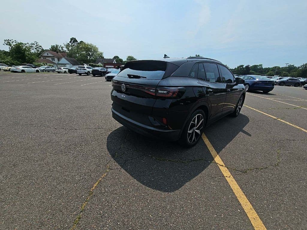 2023 Volkswagen ID.4 view 3