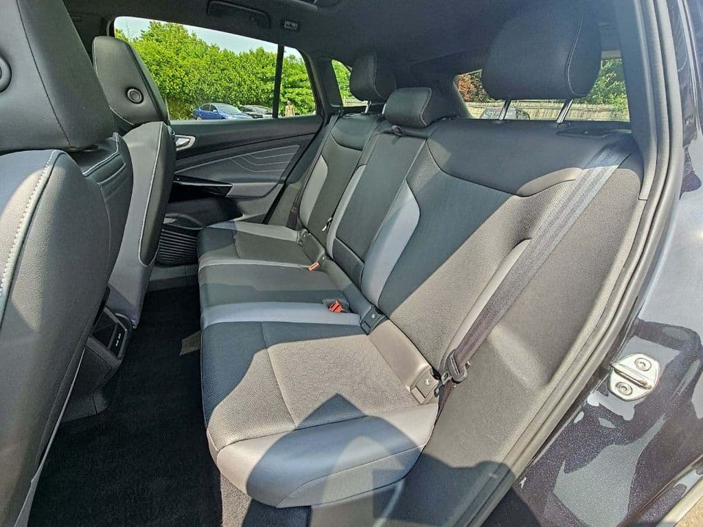 2023 Volkswagen ID.4 view 7